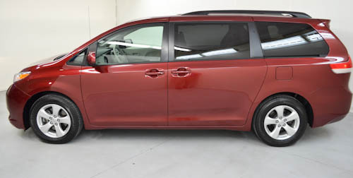 Toyota Sienna 2011 photo 3