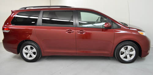 Toyota Sienna 2011 photo 4