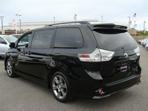 Toyota Sienna 2011 photo 1