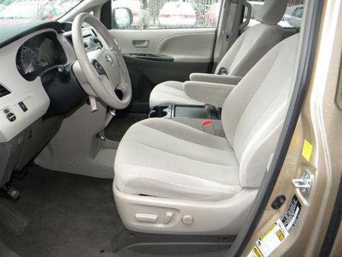 Toyota Sienna 2011 photo 1