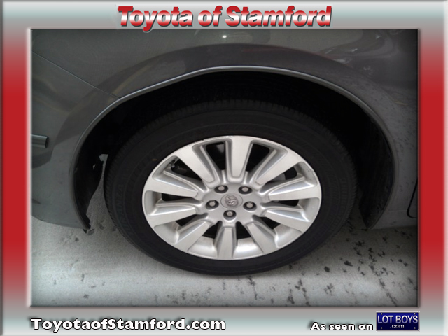 Toyota Sienna 2011 photo 3