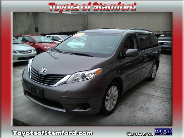 Toyota Sienna 2011 photo 5
