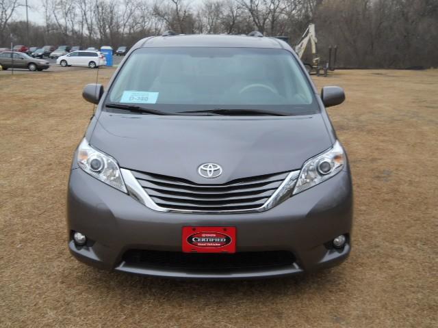 Toyota Sienna 2011 photo 4