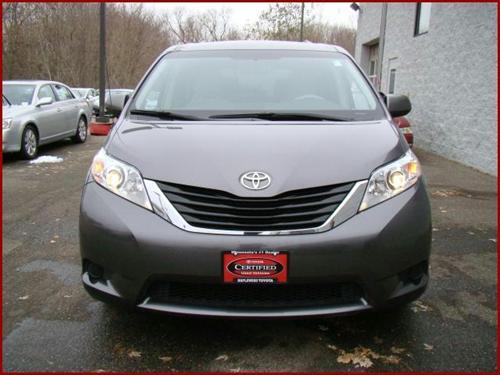 Toyota Sienna 2011 photo 1