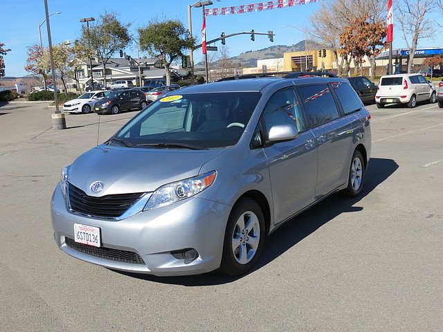 Toyota Sienna SLE --z71 Pkg Unspecified