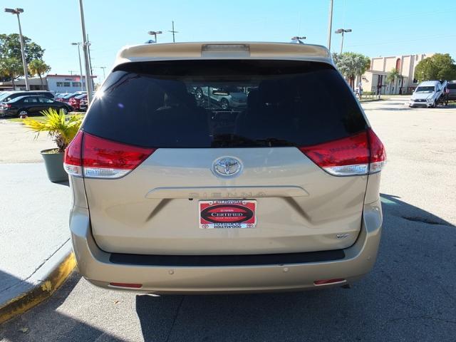 Toyota Sienna 2011 photo 4