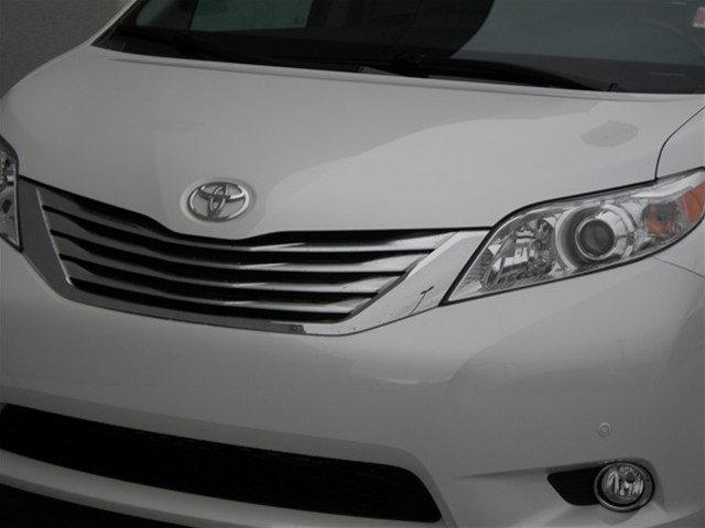 Toyota Sienna 2011 photo 1