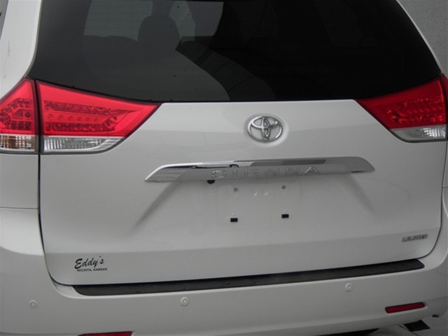 Toyota Sienna 2011 photo 5