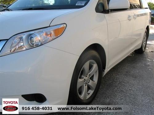 Toyota Sienna 2011 photo 1