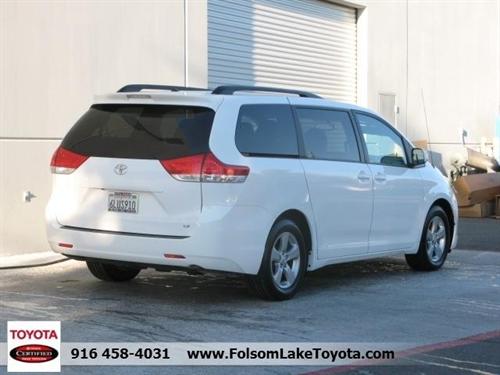Toyota Sienna 2011 photo 3