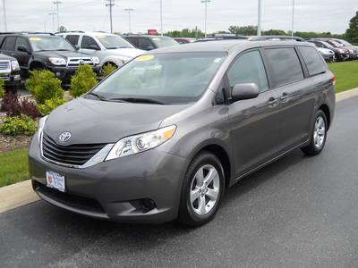 Toyota Sienna 2011 photo 1