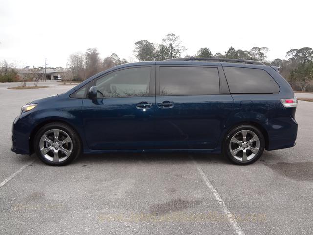 Toyota Sienna 2011 photo 5