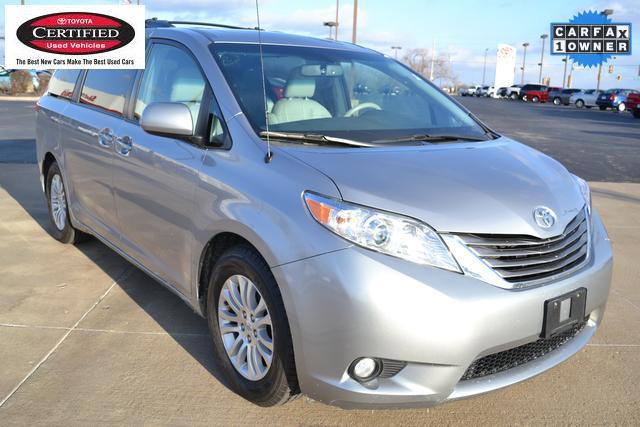 Toyota Sienna 2011 photo 1