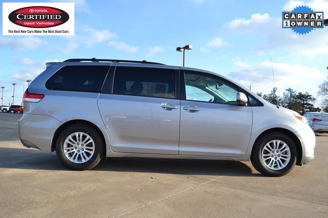 Toyota Sienna 2011 photo 3
