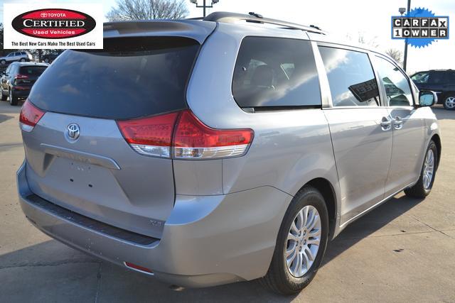 Toyota Sienna 2011 photo 4