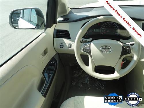 Toyota Sienna 2011 photo 1