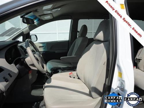Toyota Sienna 2011 photo 3