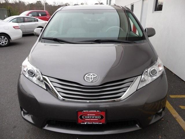 Toyota Sienna 2011 photo 1
