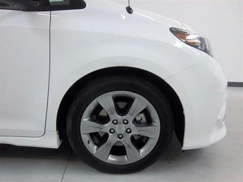 Toyota Sienna 2011 photo 2