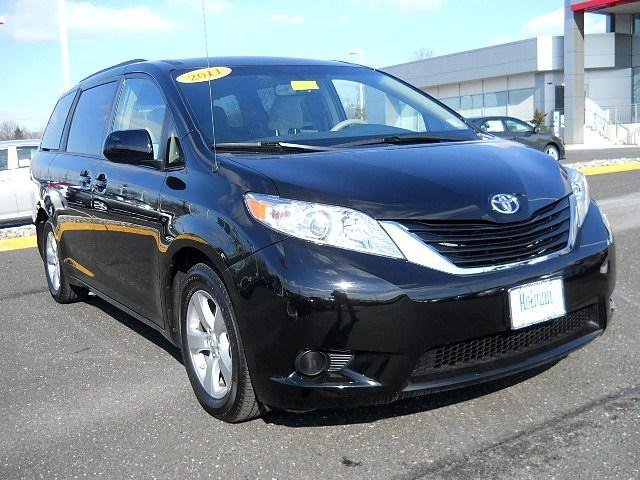 Toyota Sienna 2011 photo 1