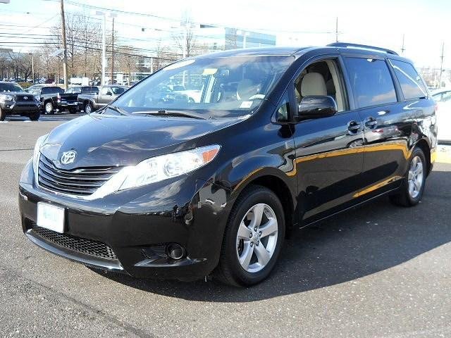 Toyota Sienna 2011 photo 3