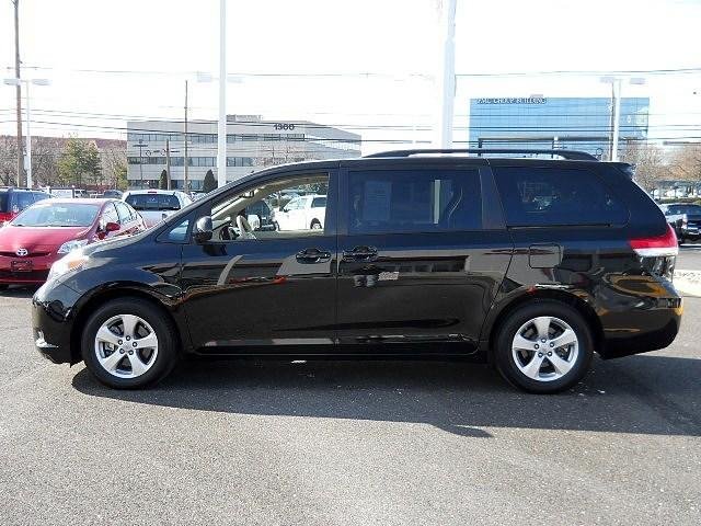 Toyota Sienna 2011 photo 4