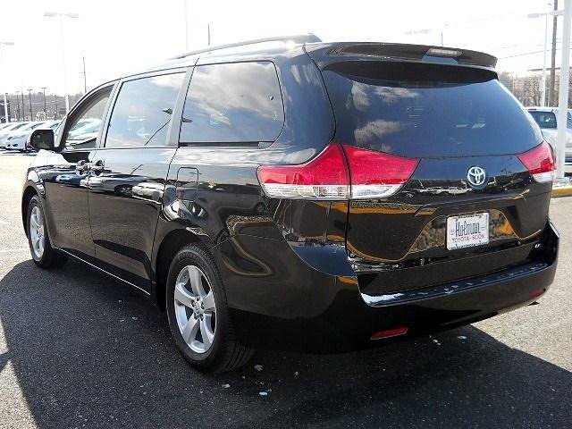 Toyota Sienna 2011 photo 5