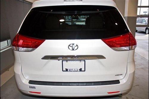 Toyota Sienna 2011 photo 1