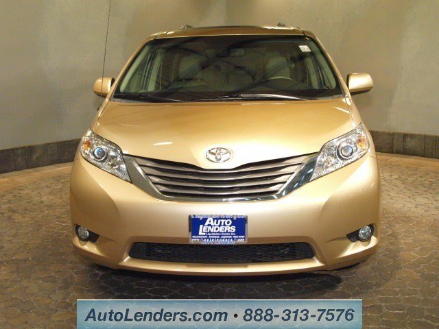 Toyota Sienna 2011 photo 1