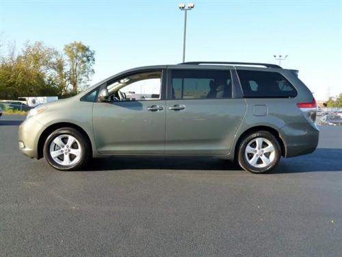 Toyota Sienna 2011 photo 1