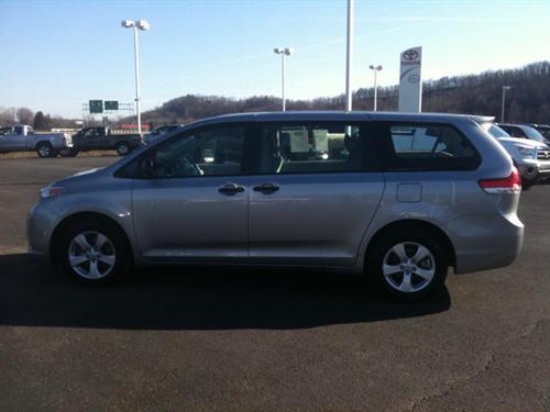 Toyota Sienna 2011 photo 5