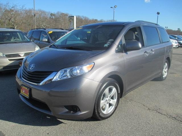 Toyota Sienna SLE --z71 Pkg Unspecified