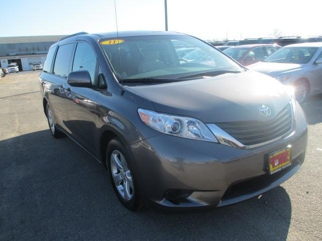 Toyota Sienna 2011 photo 4