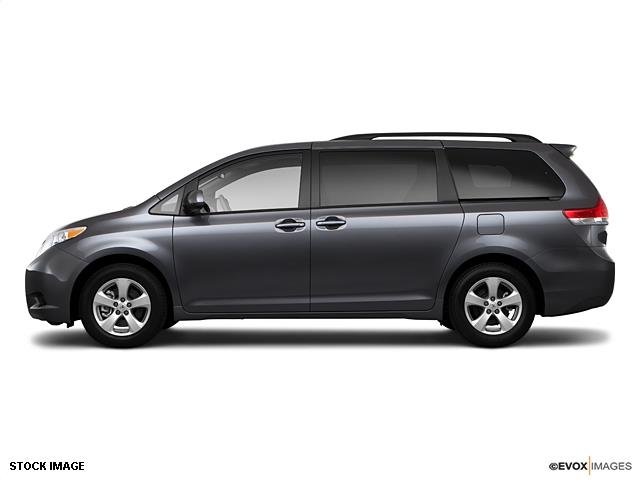 Toyota Sienna 2011 photo 1