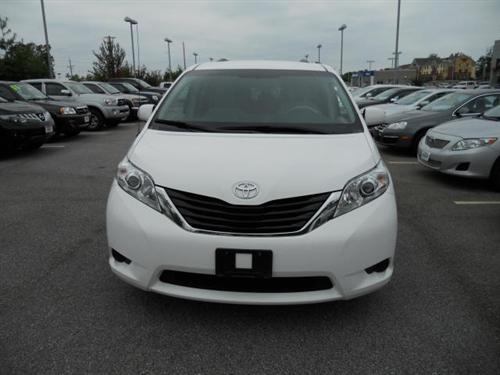 Toyota Sienna 2011 photo 1
