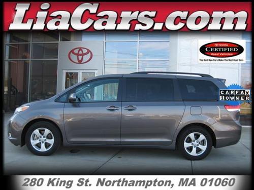 Toyota Sienna 2011 photo 3