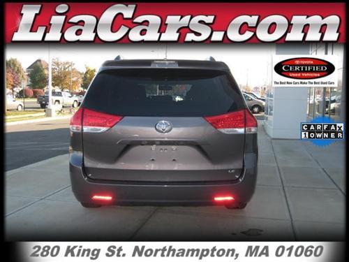 Toyota Sienna 2011 photo 5