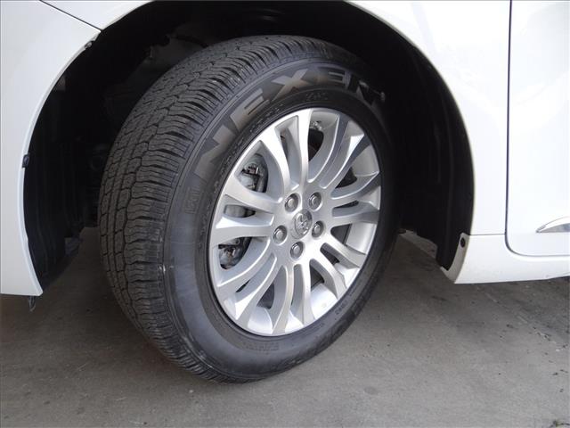 Toyota Sienna 2011 photo 12