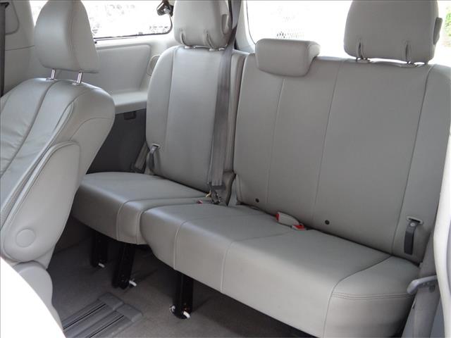 Toyota Sienna 2011 photo 13