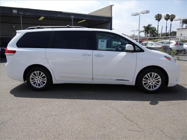 Toyota Sienna 2011 photo 22