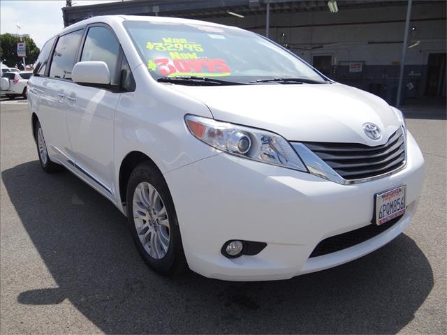Toyota Sienna 2011 photo 23