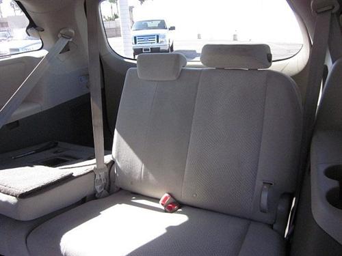 Toyota Sienna 2011 photo 5