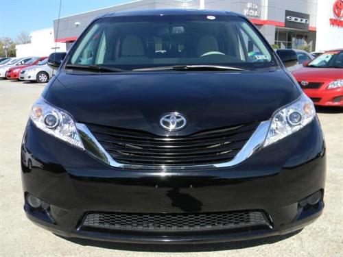 Toyota Sienna 2011 photo 1
