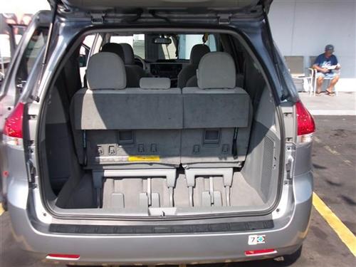 Toyota Sienna 2011 photo 4
