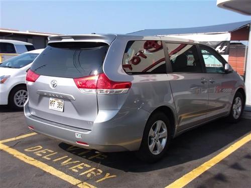 Toyota Sienna 2011 photo 5