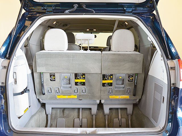 Toyota Sienna 2011 photo 5