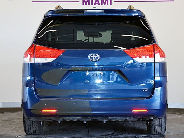 Toyota Sienna 2011 photo 4