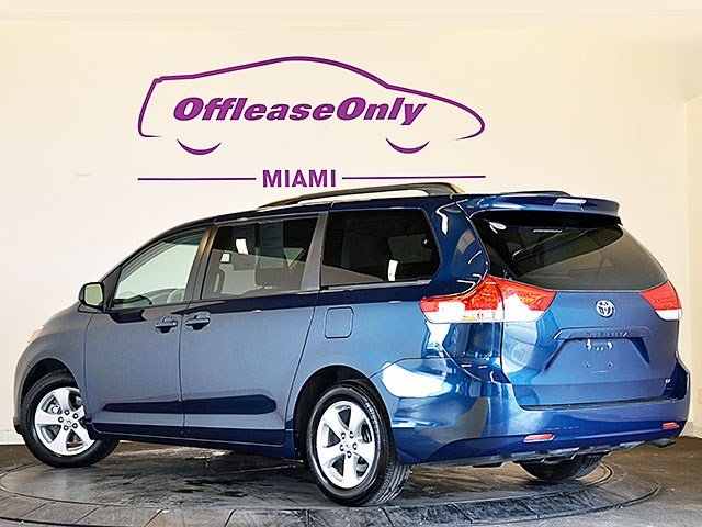 Toyota Sienna 2011 photo 3