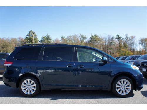 Toyota Sienna 2011 photo 1