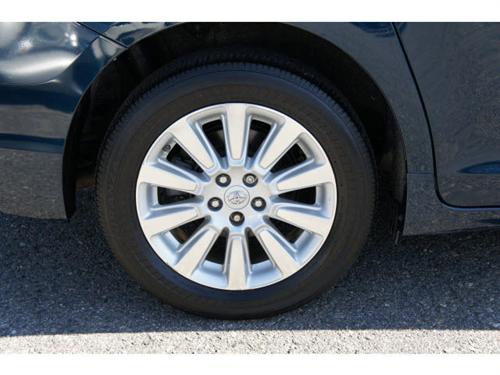 Toyota Sienna 2011 photo 2